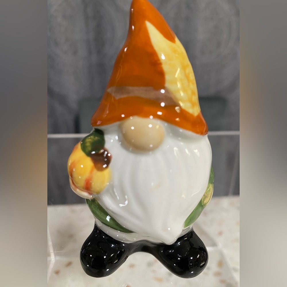 Set of Salt and Pepper Shakers of Ceramic Gnomes - Picture 8 of 15